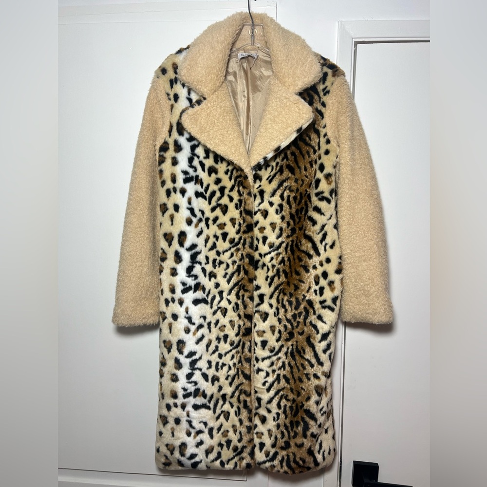 Glamorous leopard block faux fur coat.